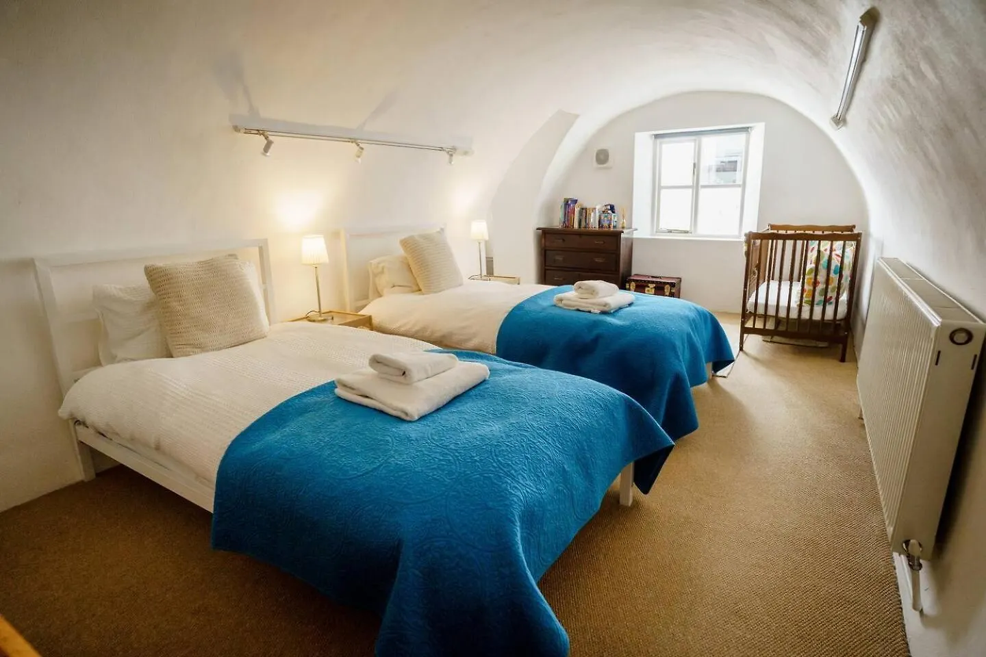 Pass The Keys Central Courtyard Apartment Bath Birleşik Krallık