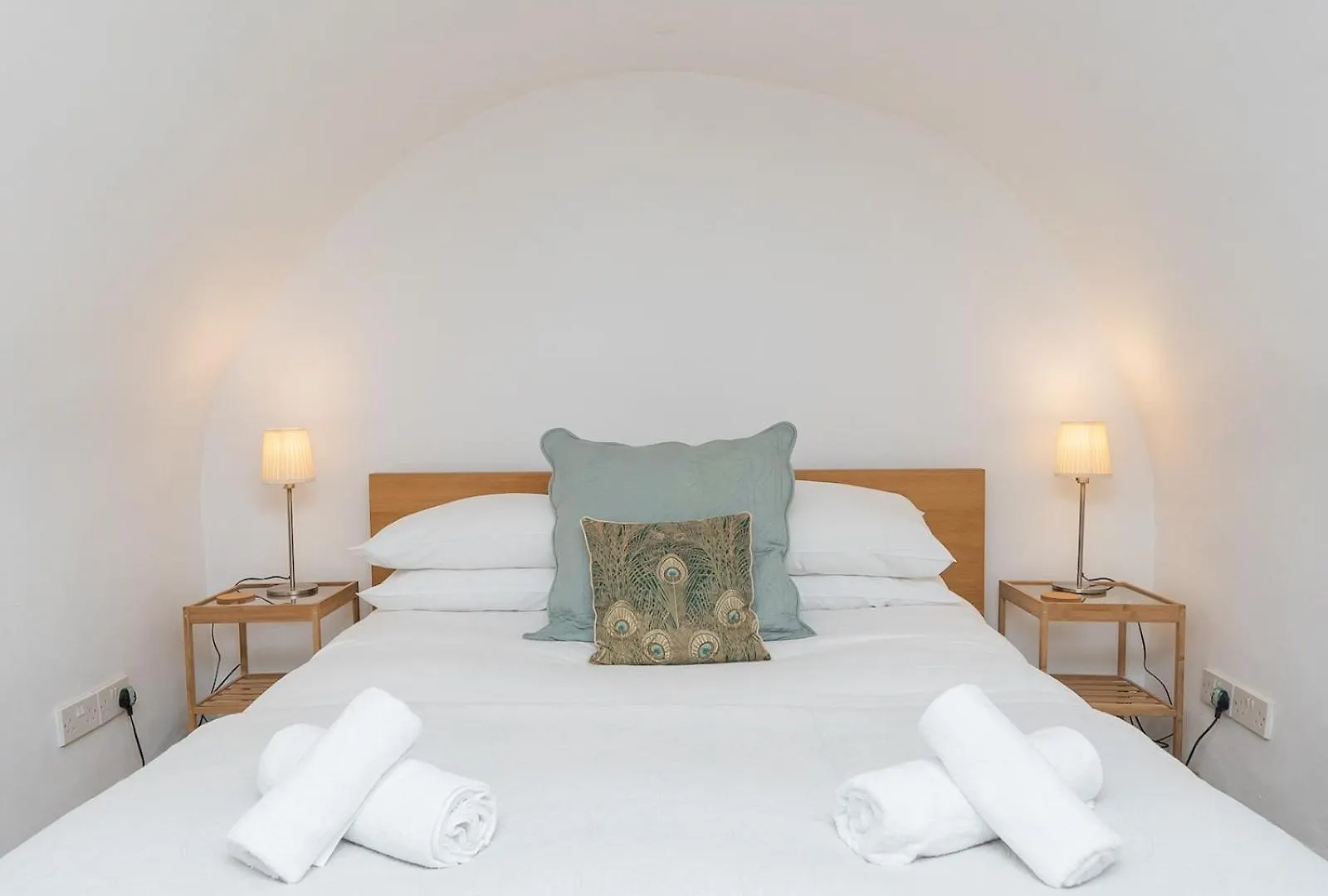 Pass The Keys Central Courtyard Apartment Bath Birleşik Krallık