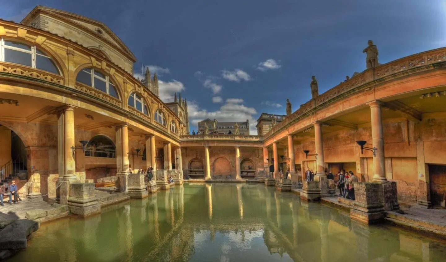 Pass The Keys Central Courtyard Apartment Bath